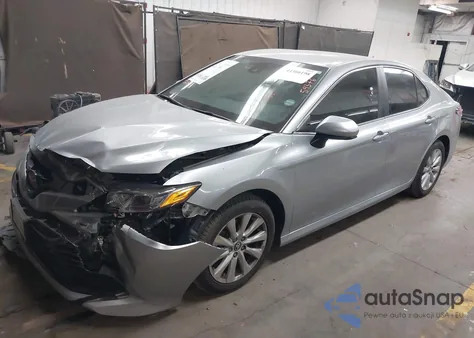 2019 Toyota Camry Le z USA, uszkodzony, nr VIN 4T1B11HK6KU796147